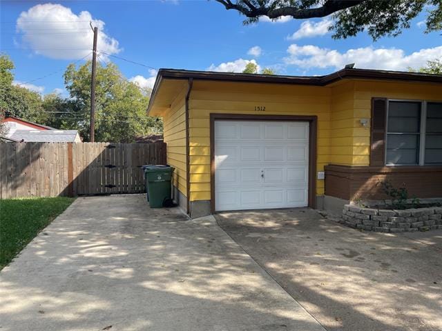 Building Photo - 1512 Hilltop Dr