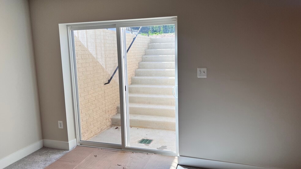 Entry - 2827 Bridgewater Dr