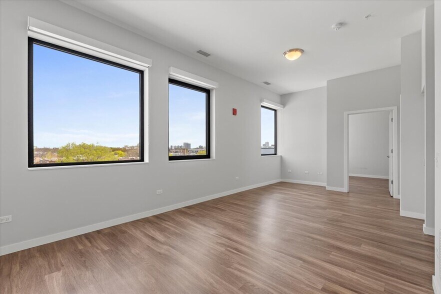Primary Photo - 4820 N Wolcott Ave