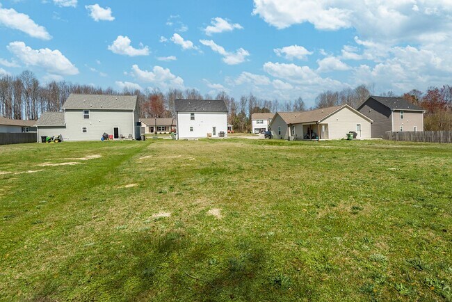 Building Photo - Gorgeous and Quiet 3Bed/2.5 Bath in Benson NC