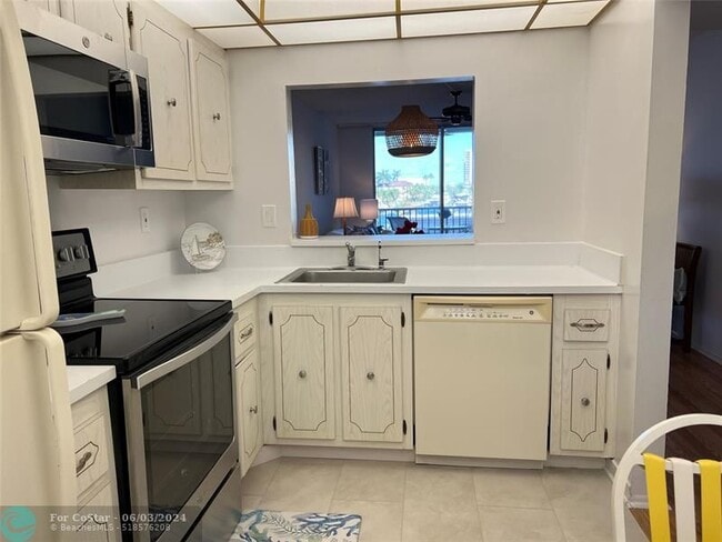 Building Photo - 1391 S Ocean Blvd