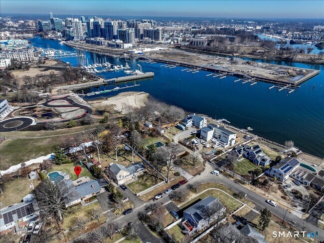 Building Photo - 58 Davenport Dr