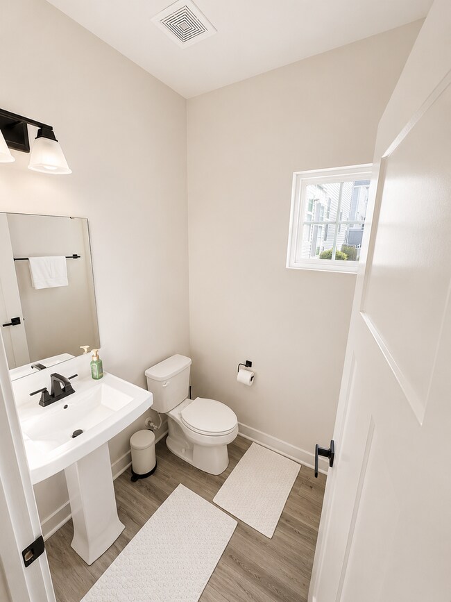 Building Photo - 107 Tonkawa Way