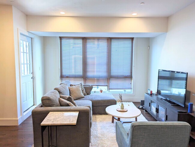 Living room - 1526 N 2nd St