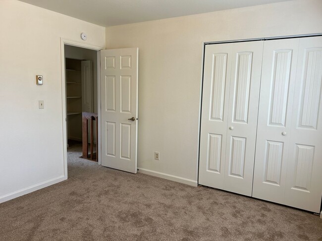 Building Photo - Quiet and Sunlit Townhome with Attached Garage and Washer/Dryer Included