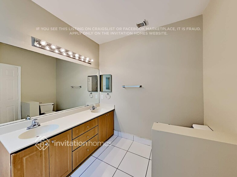 Building Photo - 1495 SW 105th Ave