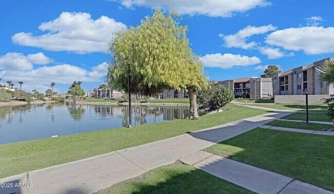 Building Photo - 10828 N Biltmore Dr
