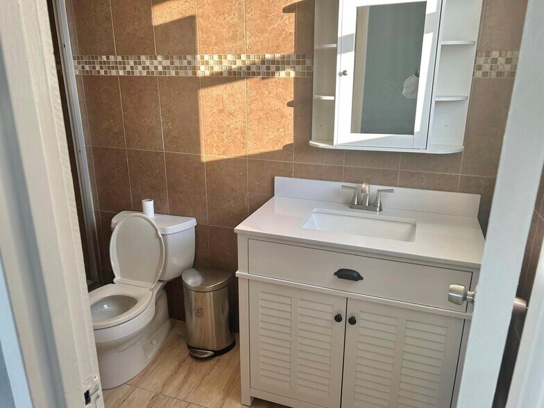 Building Photo - 3801 S Ocean Dr