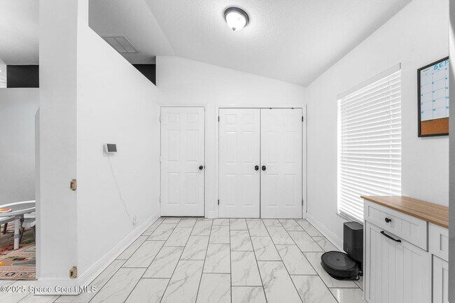 Building Photo - 301 Wishing Well Cir SW