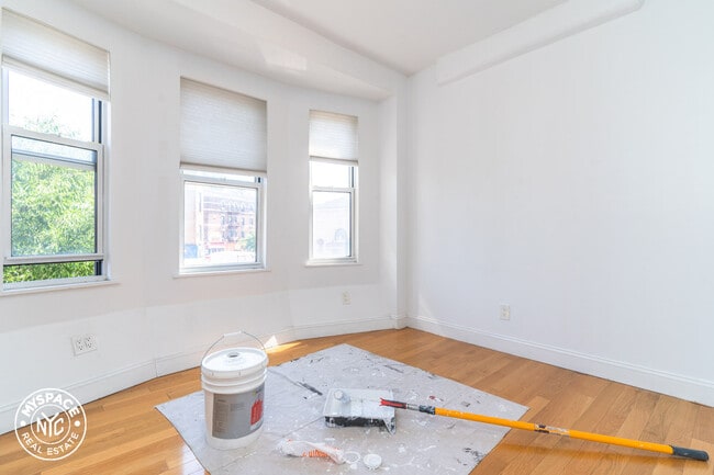 Building Photo - 2171 Clarendon Rd