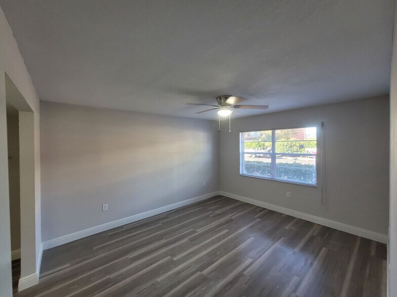 Building Photo - 1160 Calle Del Norte