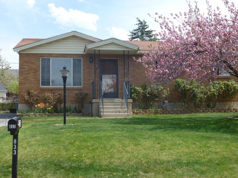 Building Photo - 833 W 3600 S