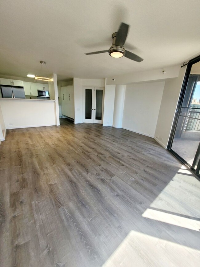 Building Photo - AVAILABLE NOW | 6 or 12 Month Lease Option...