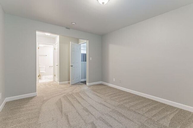 Building Photo - Completely renvovated 2 bedroom/2 bathroom...