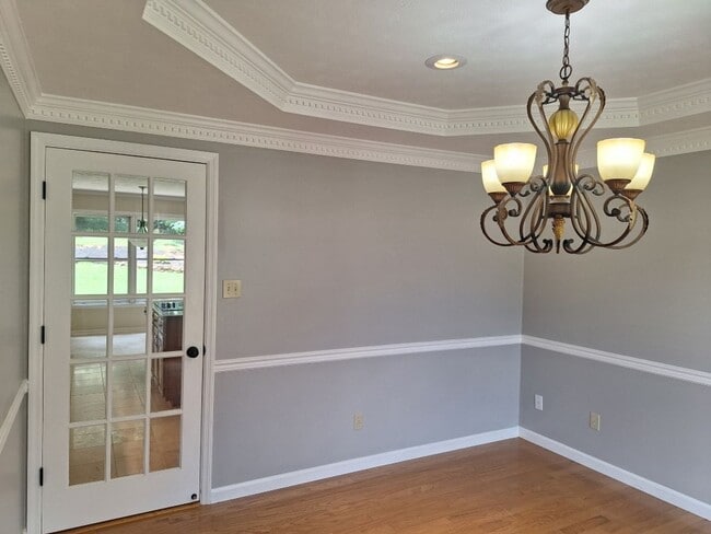 Building Photo - 4bd/3 bath located in desirable neighbor i...