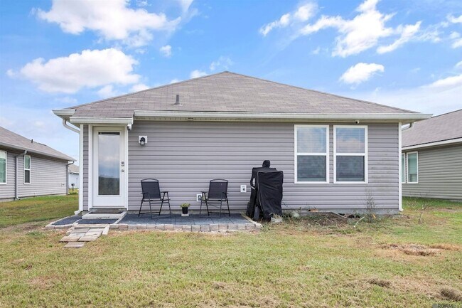 Building Photo - 5665 Magnolia de Percy Dr