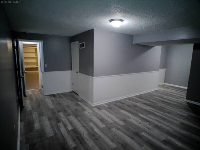 Building Photo - Amazing 4 bedrooms and 2.5 baths raised ranch located in High Ridge Manor on N Winchester Ave in ...