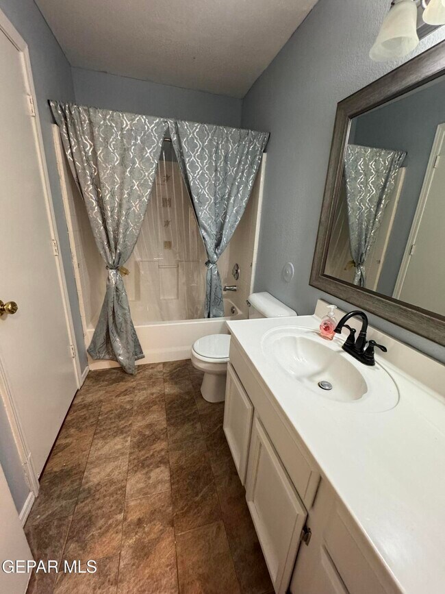 Building Photo - 3033 Tierra Humeda Dr