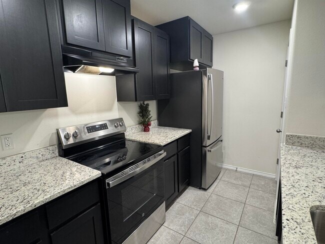 Building Photo - 1828 Port Louisiana Dr