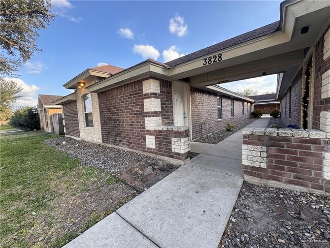 Building Photo - 28 W Sarah Evans St