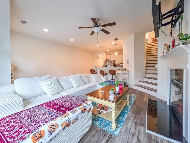 Building Photo - 5786 Calle Vis Dr