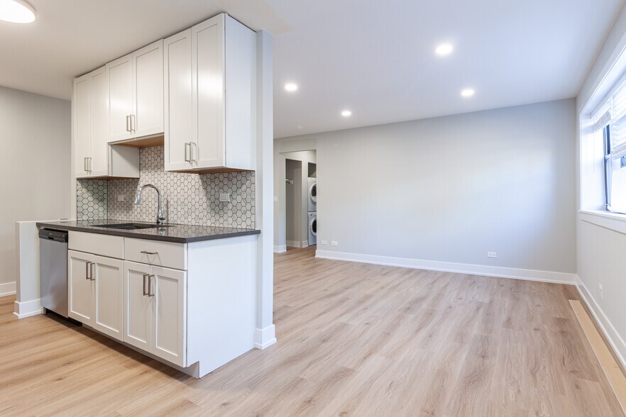 Building Photo - 520 W Aldine Ave