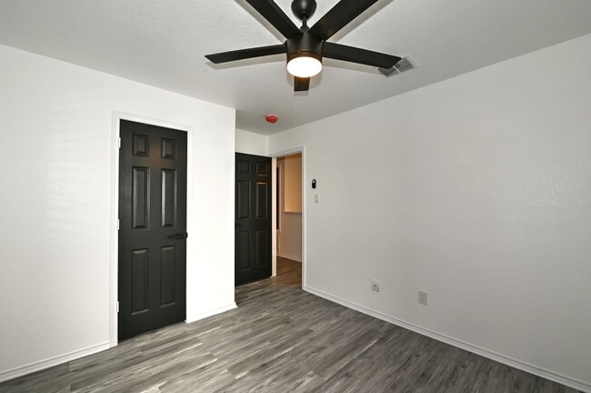 Building Photo - 5 bed | 3 bath | Corner lot | Fully remode...