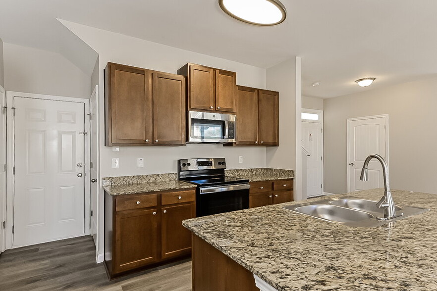 Building Photo - 2901 S Hills