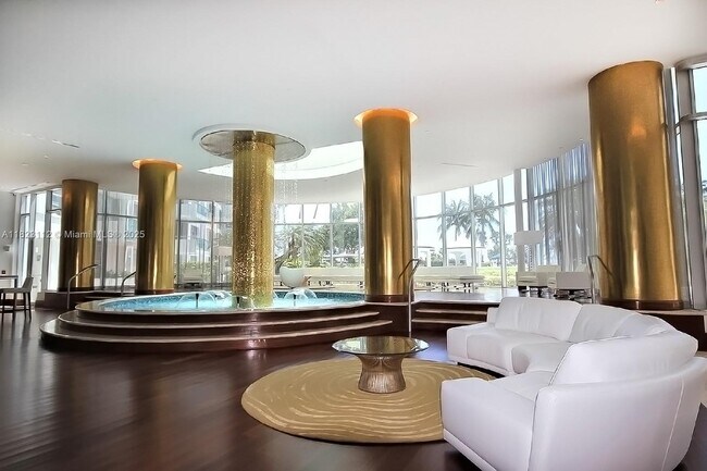 Building Photo - 5161 Collins Ave