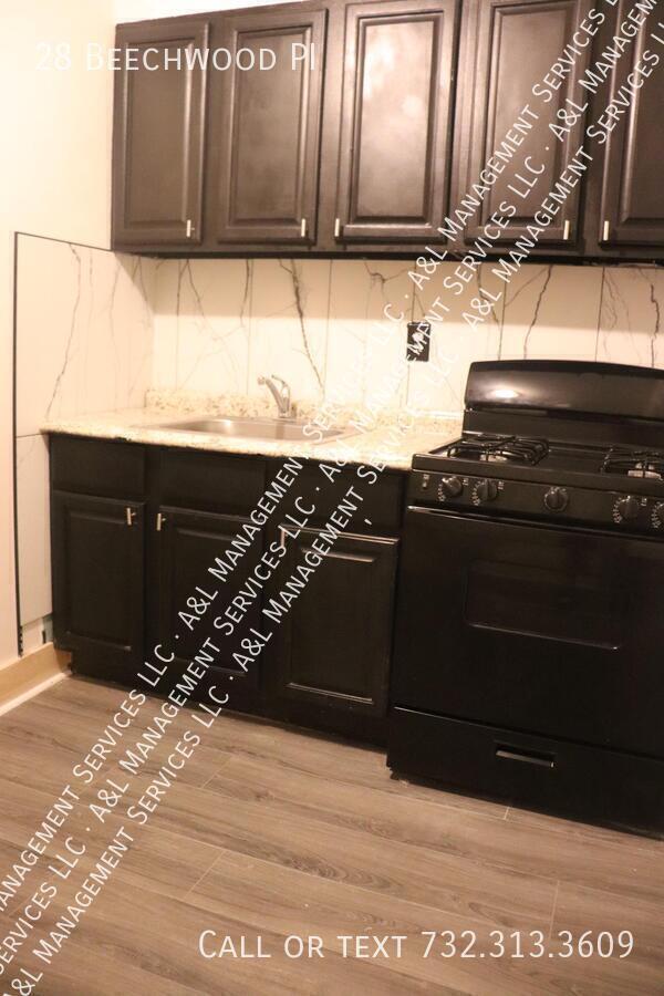 Building Photo - 28 Beechwood Pl