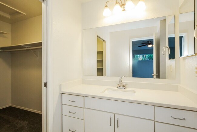 Building Photo - 4758 W Wahalla Ln