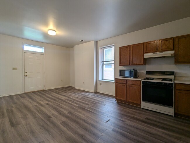 Building Photo - 5552 Black St