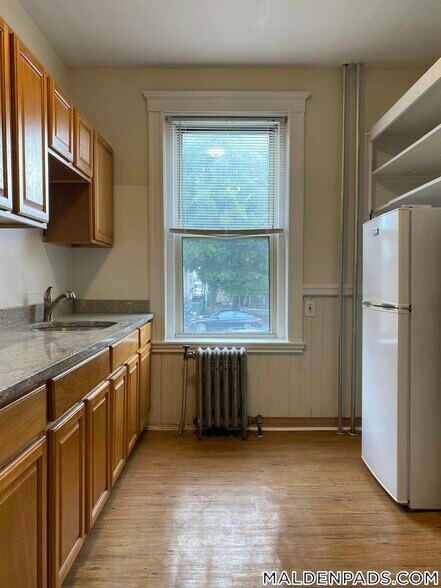 Building Photo - 90 Maple St