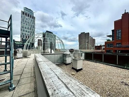 Building Photo - 275 Greenwich St