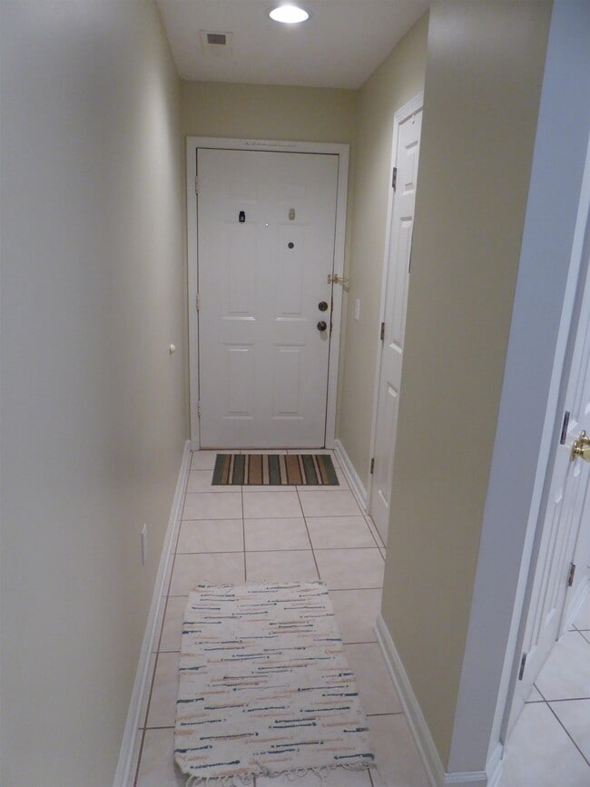 Building Photo - 541 White River Dr