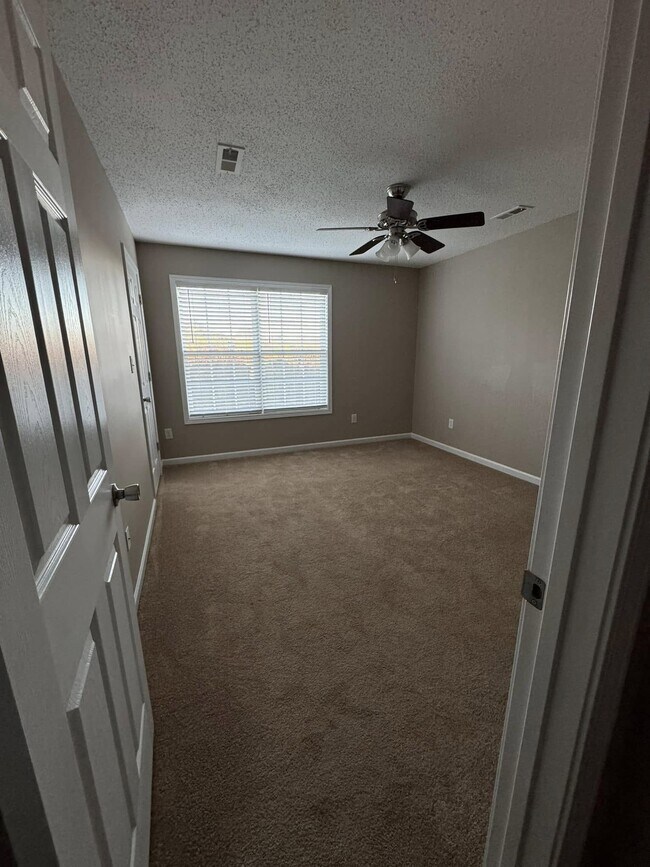 Building Photo - 119 Amanda Ln