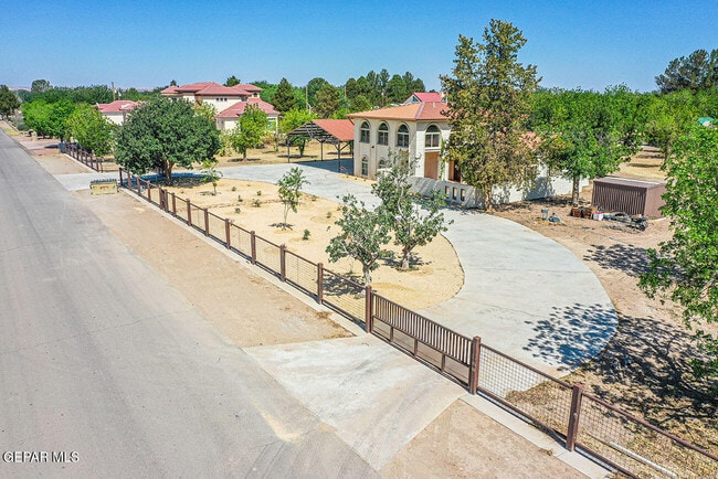 Building Photo - 137 Lanell Dr