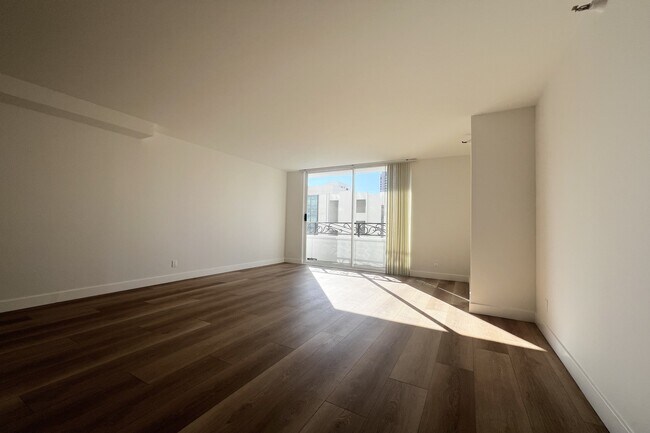 Building Photo - 10390 Wilshire Blvd