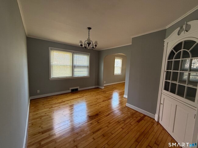 Building Photo - 31 Waterbury Rd