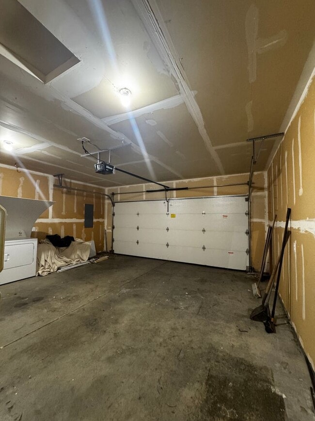 Building Photo - 2203 N Abbey Glen Ct