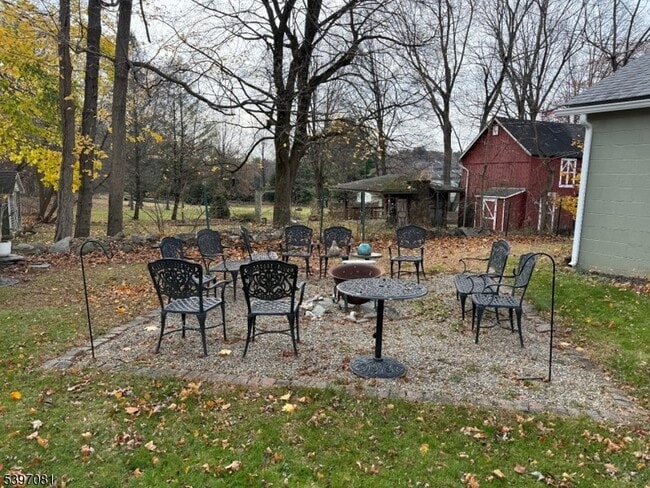 Building Photo - 8 Charles St