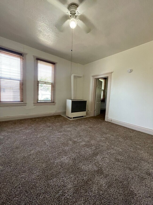 Building Photo - 207 Midway Ave