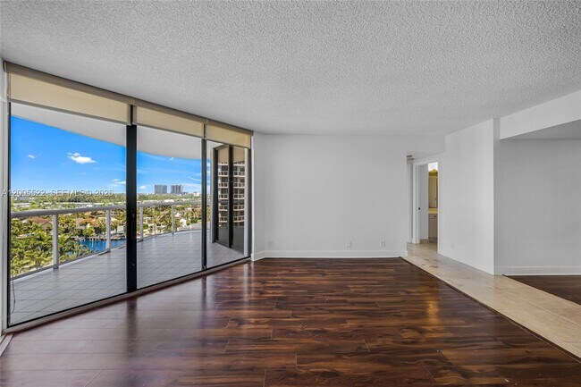 Building Photo - 3610 Yacht Club Dr