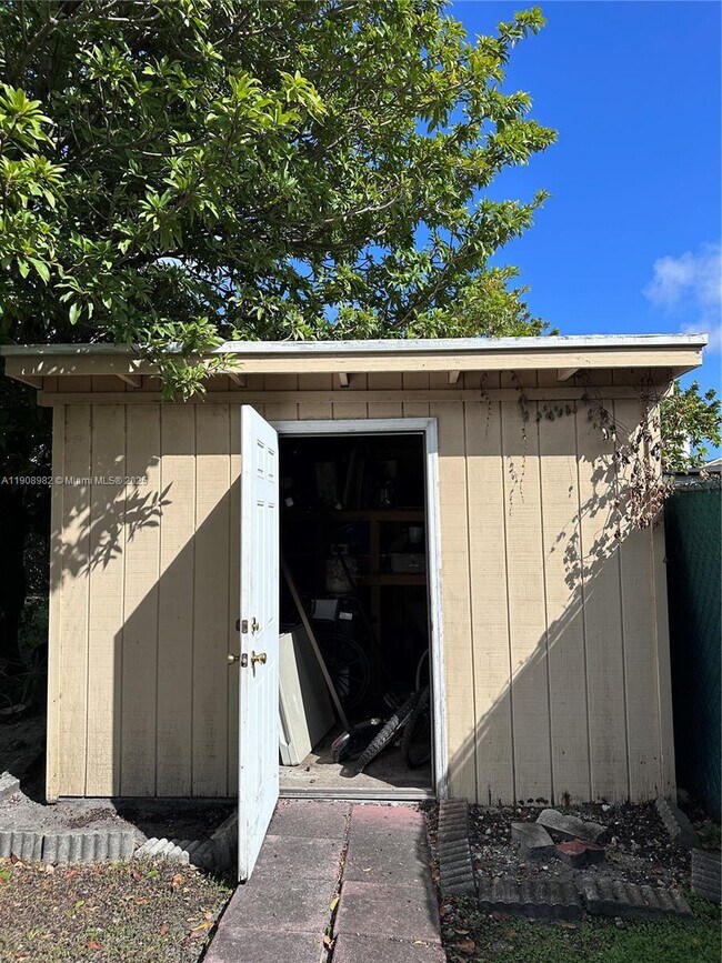 Building Photo - 16215 SW 139th Ct