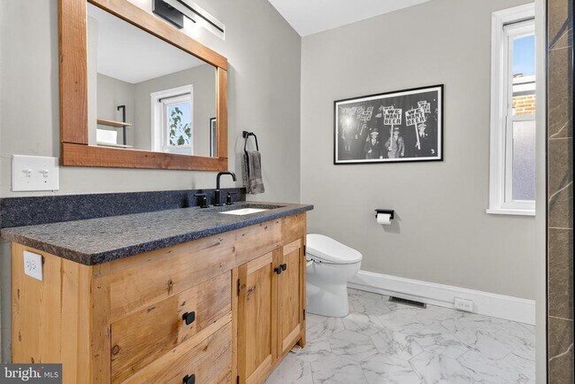 Building Photo - 624 St Joseph St