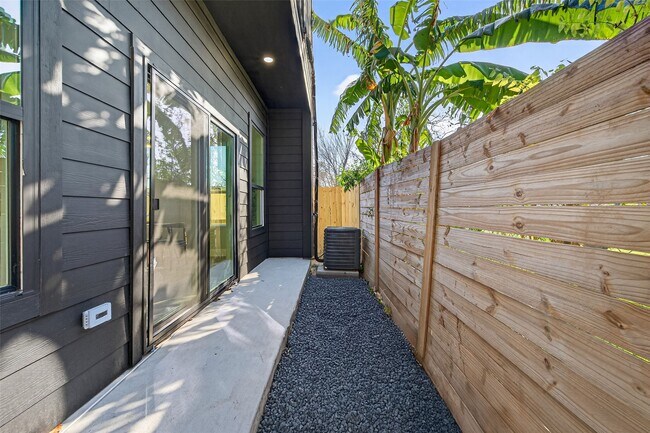 Building Photo - 4117 Yale St