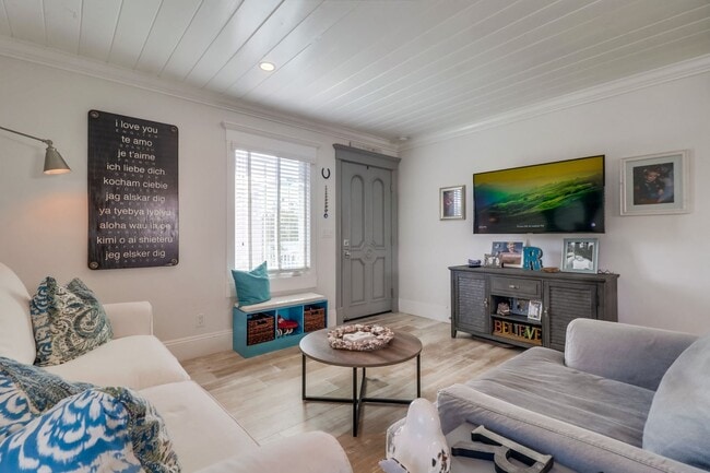 Building Photo - Furnished 2Bd/1Ba Apartment 2nd floor