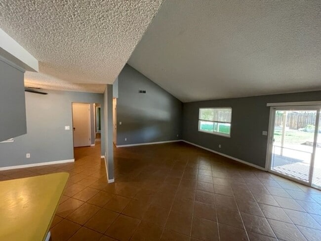 Building Photo - 1825 Vista Creek Dr