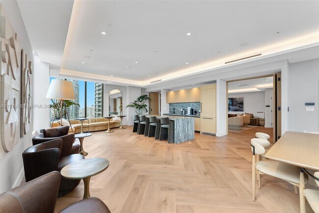 Building Photo - 121 NE 5th St