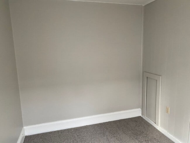 Building Photo - 430 S Queen St